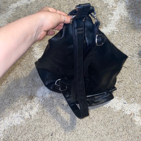 backpack - Picture 3 of 4